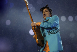 Prince performs during the halftime show at Super Bowl XLI at Dolphin Stadium in Miami, Sunday, Feb. 4, 2007. (AP Photo/Alex Brandon)