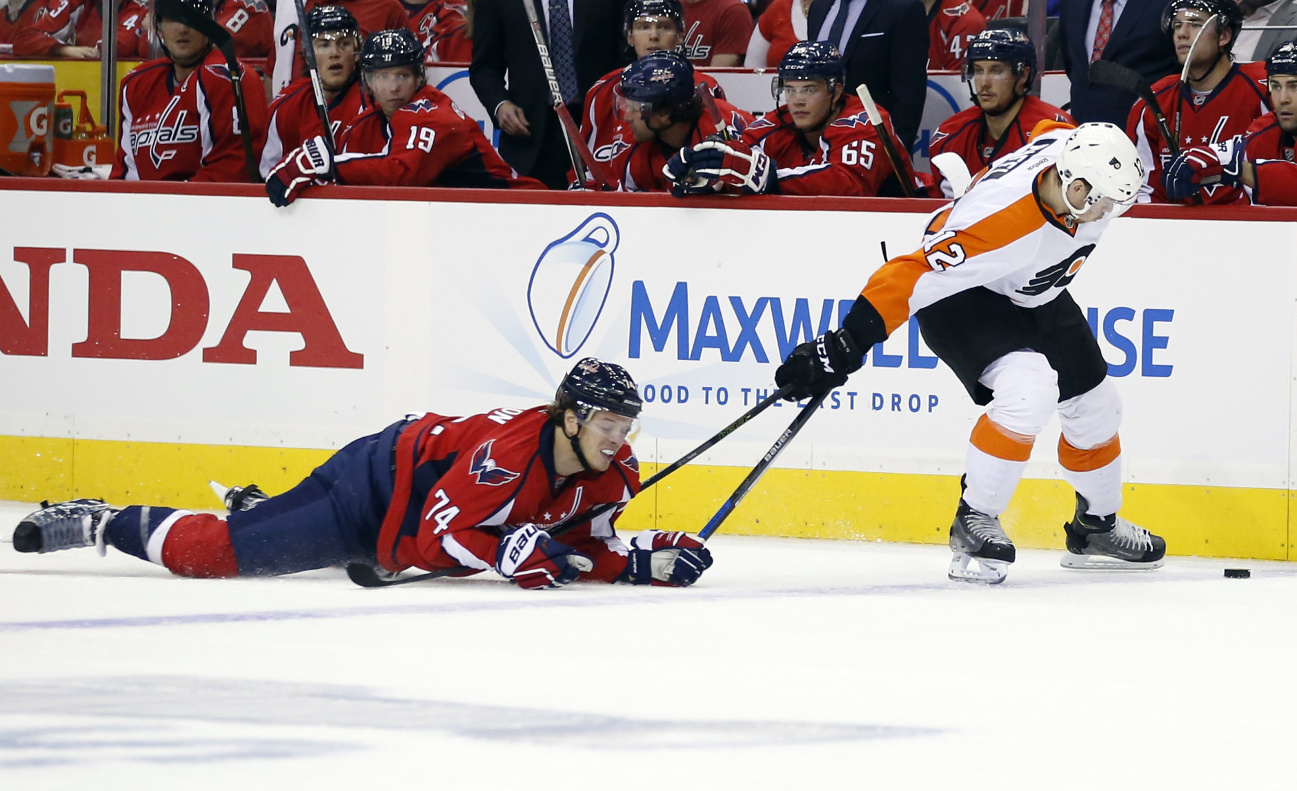 Washington Capitals defenseman John Carlson, left, and Philadelphia Flyers left wing Michael Raffl, from Austria, get tangled up during the first period of Game 1 of a first-round NHL hockey Stanley Cup playoff series Thursday, April 14, 2016, in Washington. (AP Photo/Alex Brandon)