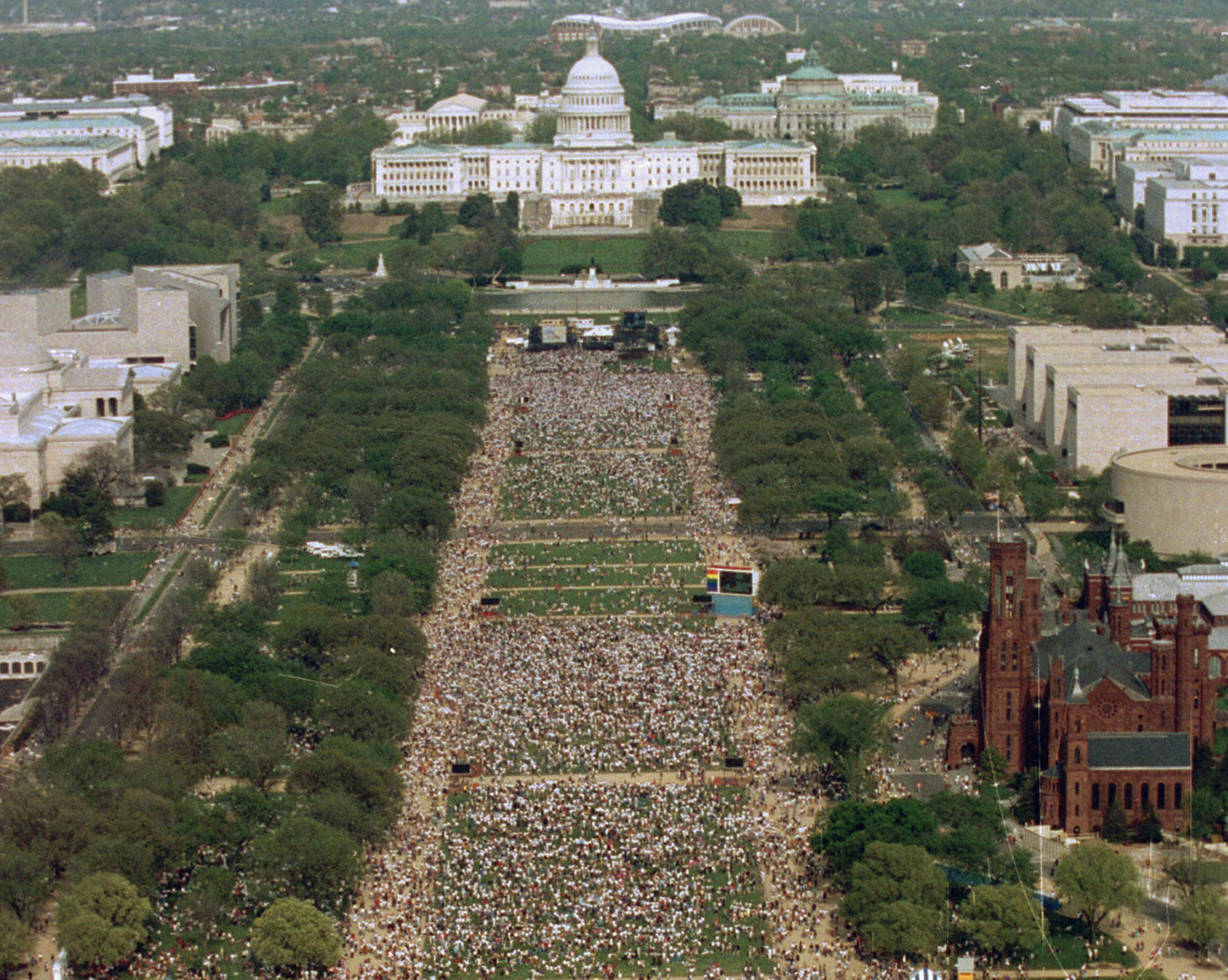 Today in History: April 25 | WTOP