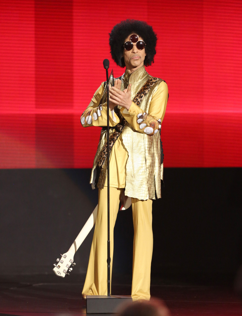 Prince presents the award for favorite album - soul/R&amp;B at the American Music Awards at the Microsoft Theater on Sunday, Nov. 22, 2015, in Los Angeles. (Photo by Matt Sayles/Invision/AP)