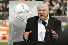 Former Oakland Raiders head coach John Madden speaks about former quarterback Ken Stabler, pictured at rear, at a ceremony honoring Stabler during halftime of an NFL football game between the Raiders and the Cincinnati Bengals in Oakland, Calif., Sunday, Sept. 13, 2015. Stabler died in July. (AP Photo/Ben Margot)