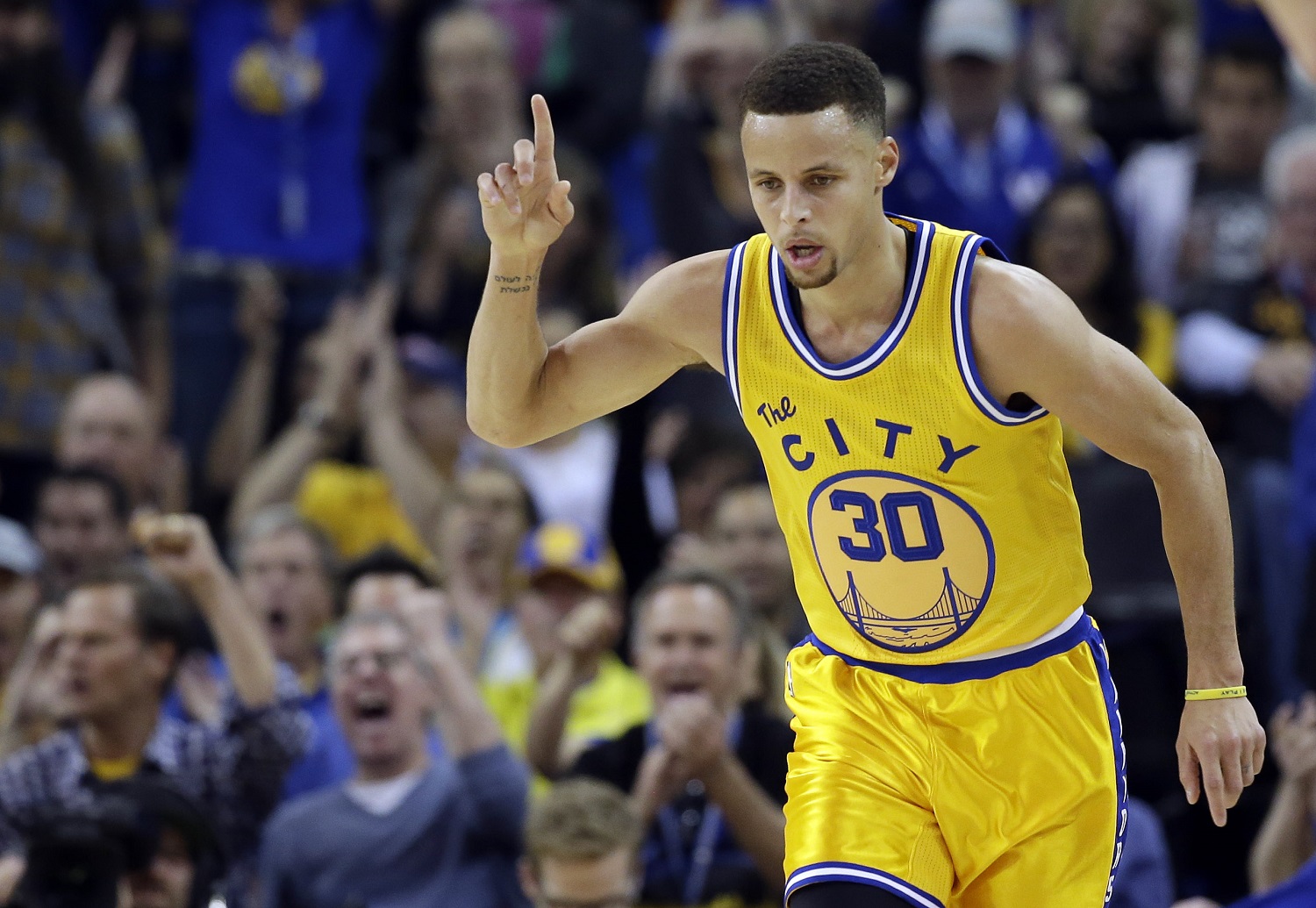 Warriors set NBA wins record with victory over Memphis