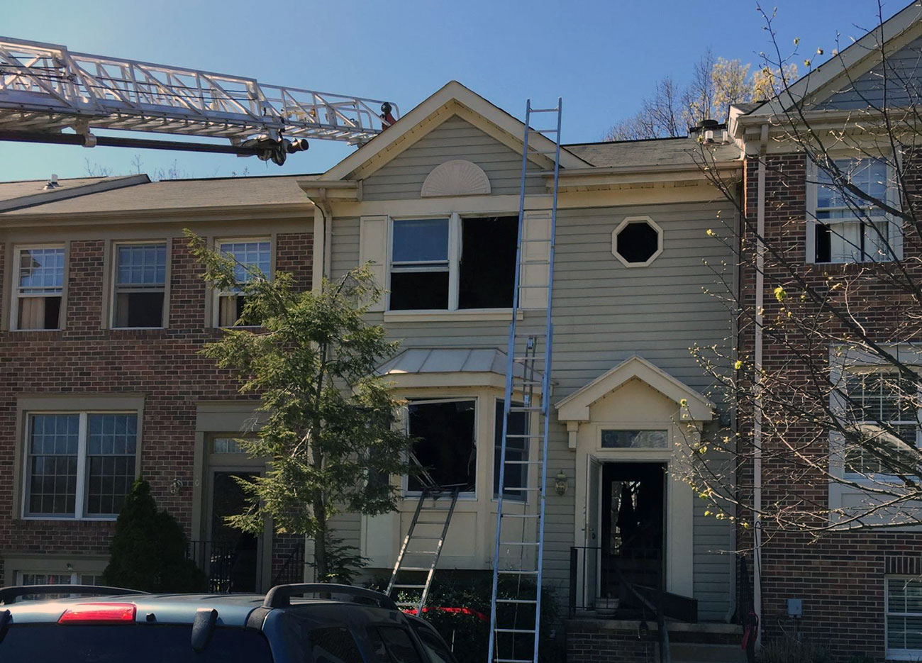 2 firefighters hurt battling Riviera Beach townhouse blaze