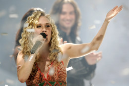 Carrie Underwood performs after winning FOX network's "American Idol" finale at the Kodak Theater in Los Angeles Wednesday, May 25, 2005. Underwood defeated fellow finalist Bo Bice to win the "American Idol." (AP Photo/Kevork Djansezian)