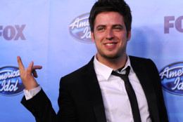 Lee DeWyze, winner of Season 9 of American Idol, poses backstage after the finale on Wednesday, May 26, 2010, in Los Angeles. (AP Photo/Chris Pizzello)