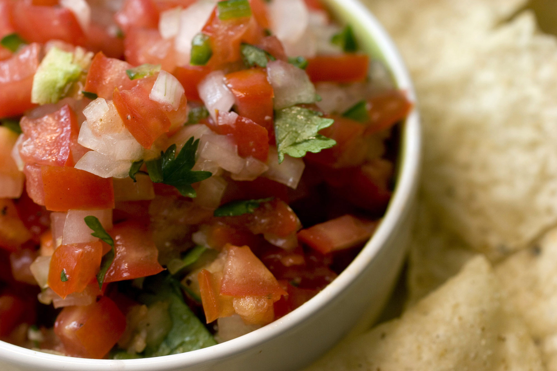 ** FOR USE WITH AP LIFESTYLES ** Mexican-style Tomato Salsa, shown in this July 9, 2007 photo, uses a few classic ingredients, is quick to make and best an hour or two after making.  (AP Photo/Larry Crowe)