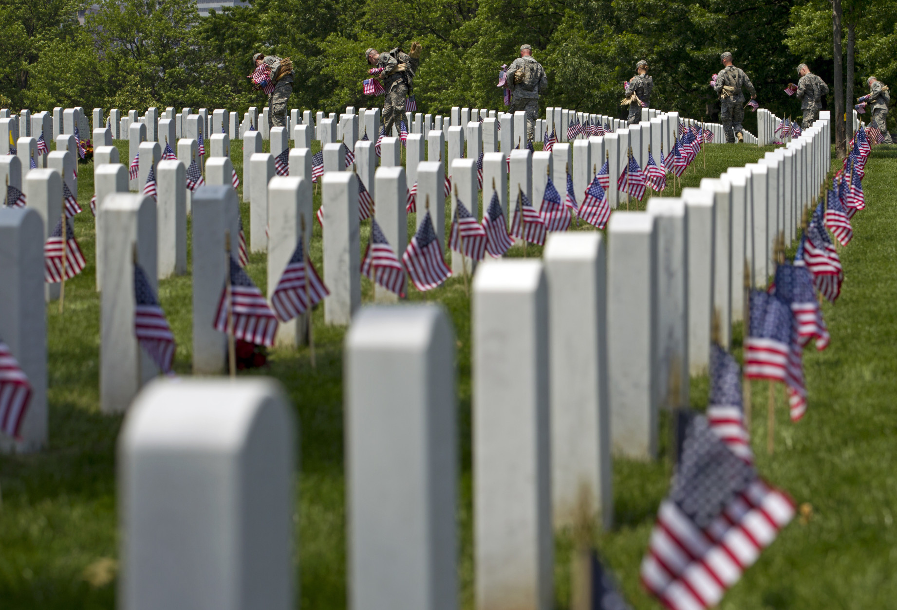 Soldiers place 230K flags in annual event at Arlington National