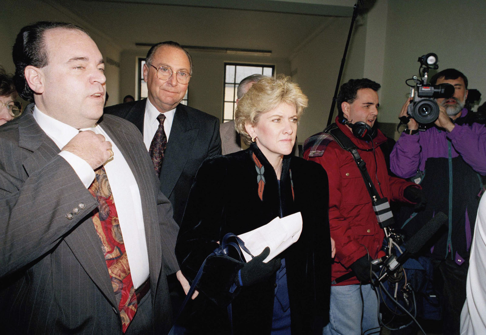 Mary Joe Buttafuoco arrives carrying her notes on December 1, 1992 at court in Mineola, New York, followed by her attorney Michael Rindenow, left, for the sentencing of Amy Fisher, the Long Island teen who tried to kill her. This is the first time since the May shooting that Buttafuoco has become face-to-face with her assailant, Fisher was sentenced to a five-to-15-year term in the "Teen Attraction" love triangle shooting. (AP Photo/Richard Drew)