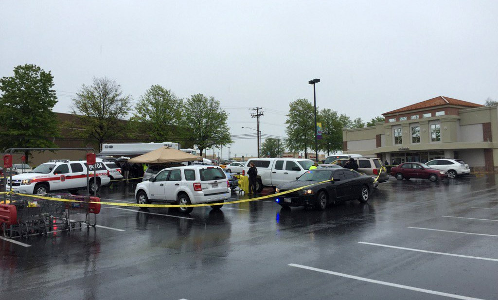 Montgomery County police investigate the death of a woman who was shot in the parking lot of a Giant grocery store on Connecticut Avenue in Aspen Hill Friday, May 6. (WTOP/Kristi King)