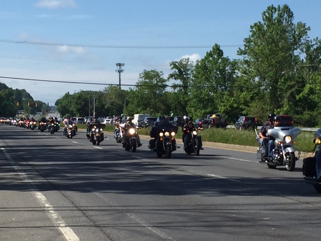 A convoy of motorcycles passes on its way to Rolling Thunder on Sunday, May 29. (Darci Marchese/WTOP)