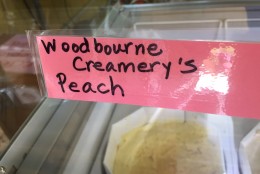 Photo of peach ice cream