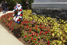 A wreath is laid for unknown Civil War soldiers. (WTOP/Allison Keyes)