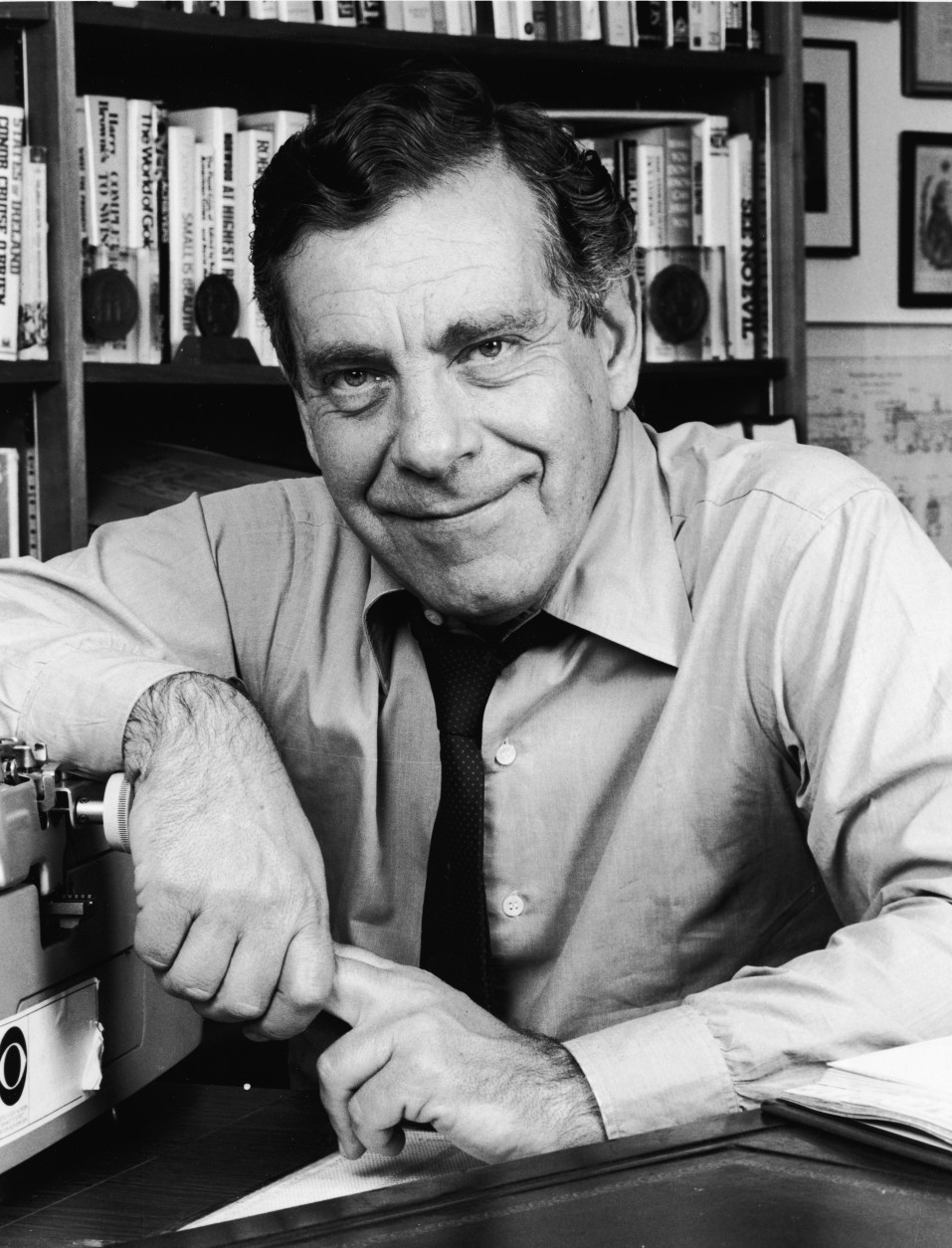 Portrait of Canadian-born television journalist Morley Safer, of the news program '60 Minutes', circa 1970s. (Photo by Hulton Archive/Getty Images)