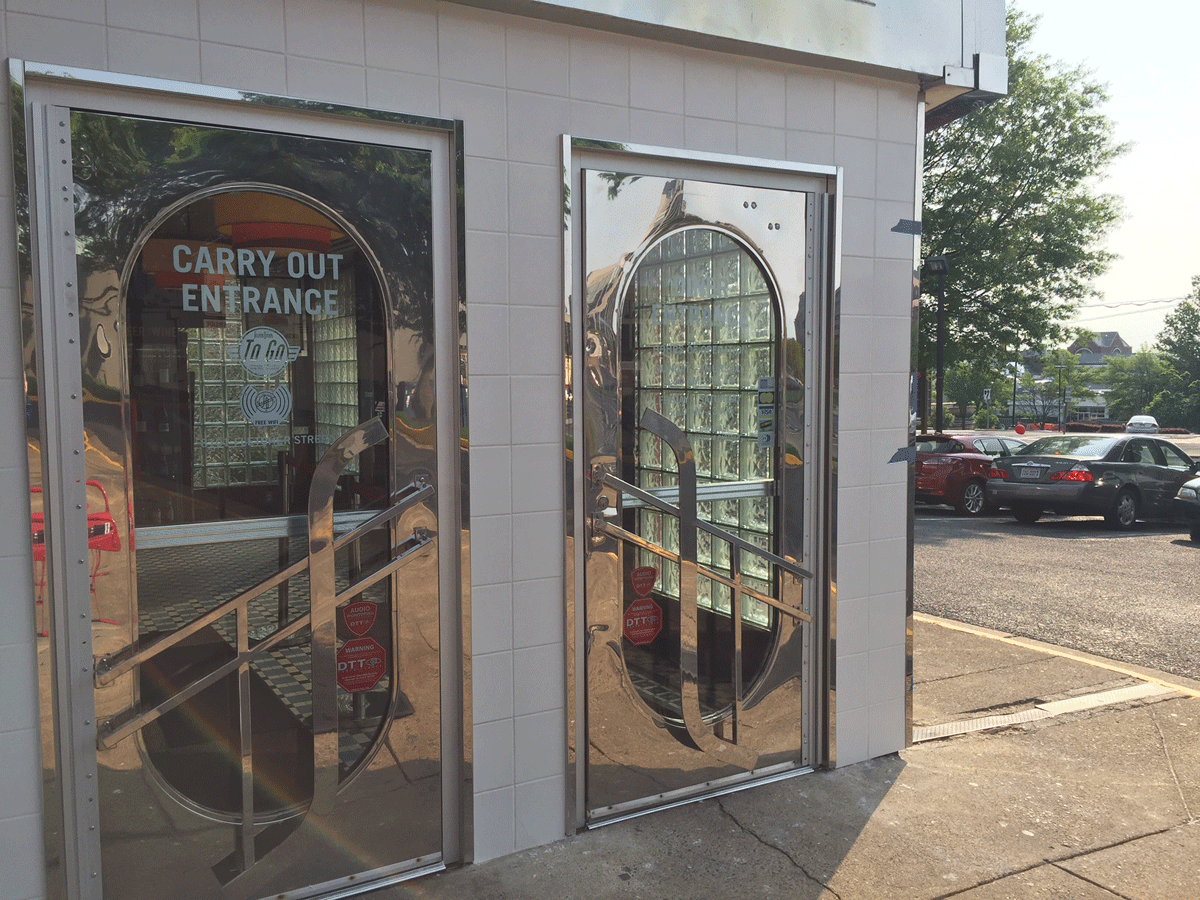 Tysons Corner Silver Diner (WTOP/Dennis Foley)