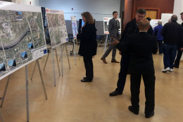 Residents check out the Virginia Department of Transportation's plans for widening Interstate 66. (WTOP/Dick Uliano)