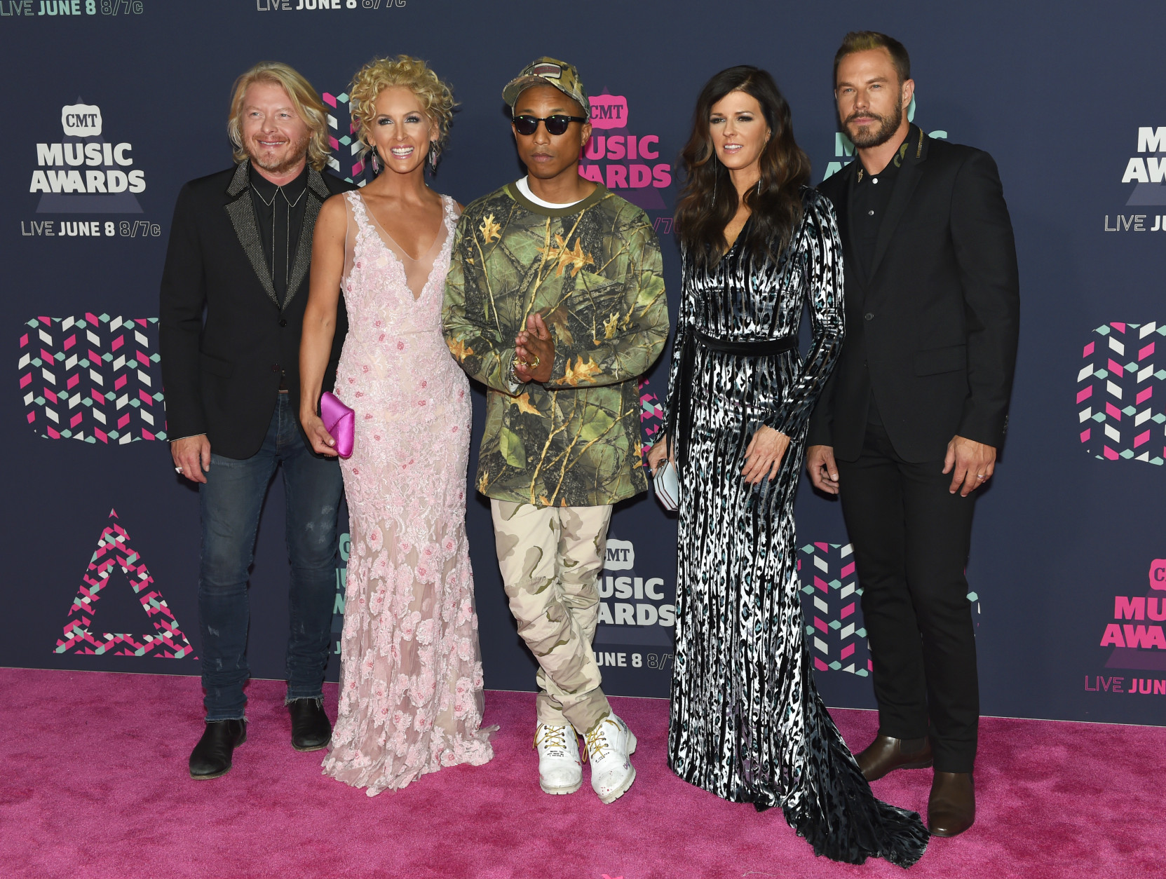 Philip Sweet, from left, Kimberly Schlapman, Pharrell Williams, Karen Fairchild and Jimi Westbrook arrive at the CMT Music Awards at the Bridgestone Arena on Wednesday, June 8, 2016, in Nashville, Tenn. (Photo by Sanford Myers/Invision/AP)