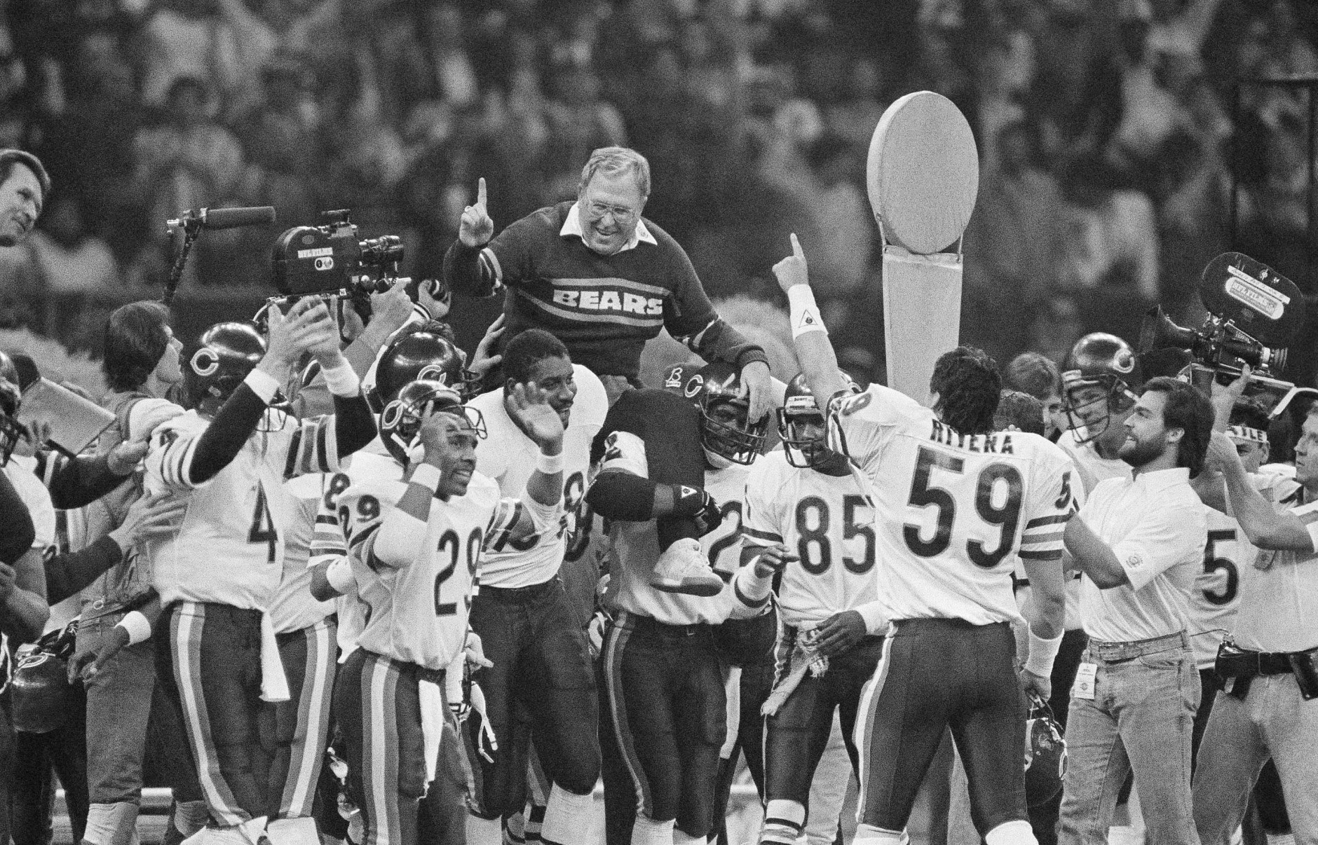 Chicago Bears defensive coordinator Buddy Ryan is carried off the field by the team after the Bears beat the New England Patriots 46-10, on Jan. 26, 1986 in New Orleans, to win Super Bowl XX. (AP Photo)