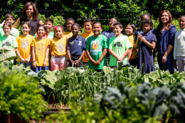 First lady Michelle Obama, joined by Rachael Ray, second from right, and school children from across the country, harvest the White House Kitchen Garden, Monday, June 6, 2016, at the White House in Washington. (AP Photo/Andrew Harnik)