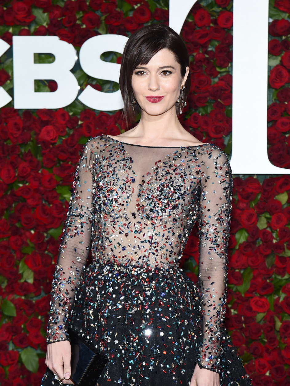 Mary Elizabeth Winstead arrives at the Tony Awards at the Beacon Theatre on Sunday, June 12, 2016, in New York. (Photo by Charles Sykes/Invision/AP)