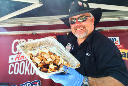 Mike Peters with the Kansas City BBQ Society displays the chicken he cooked up during the Giant National Capital Barbecue Battle on Saturday in D.C. (WTOP/Kristi King)