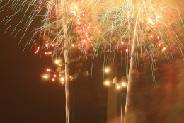 WASHINGTON, DC - JULY 04:  Fireworks explode over the National Mall to mark the United States' Independence Day July 4, 2015 in Washington, DC. The pyrotechnic display celebrated the 239th anniversary of the United States' declaration of independence from England.  (Photo by Chip Somodevilla/Getty Images)