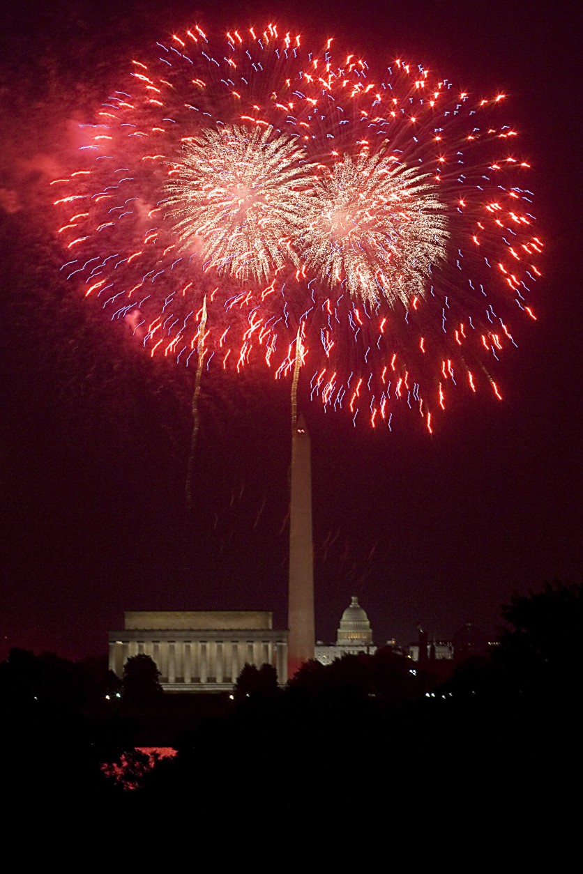 WASHINGTON - JULY 04:  Fireworks light up the sky over the National Mall on July 4, 2007 in Washington, DC. The fireworks display illuminates the Washington Monument, the Lincoln Memorial and the US Capitol Building.  (Photo by Jamie Rose/Getty Images)