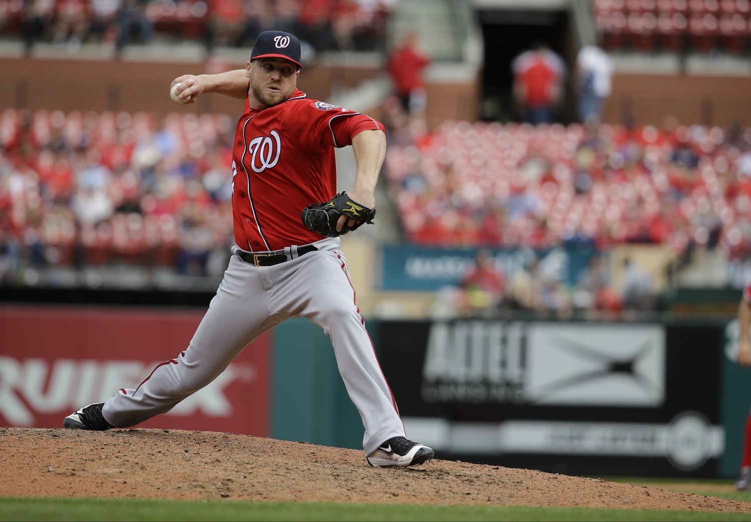 Washington Nationals relief pitcher Shawn Kelley throws during the ninth inning of a baseball game against the St. Louis Cardinals Saturday, April 30, 2016, in St. Louis. The Nationals won 6-1. (AP Photo/Jeff Roberson)