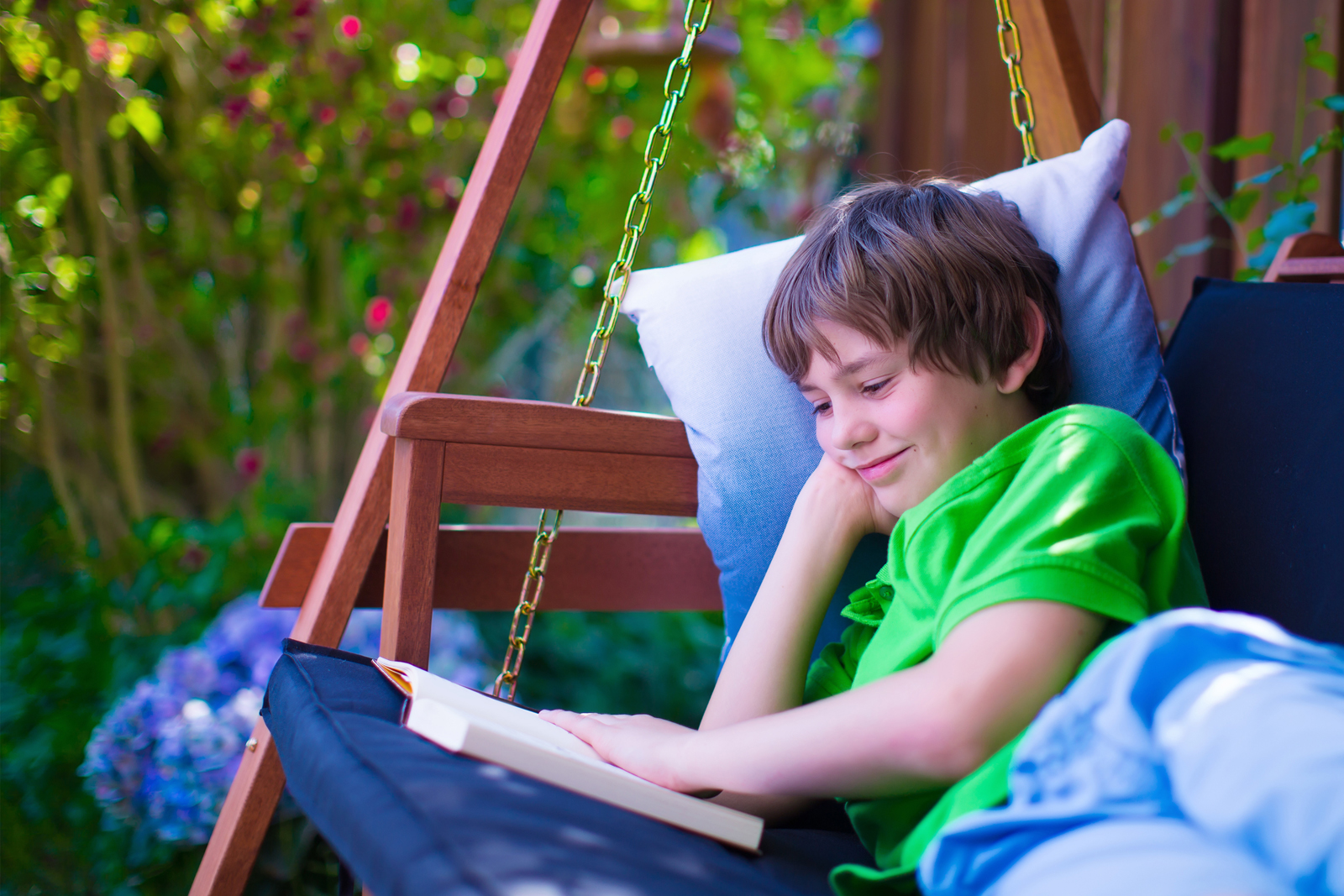 Reading should be a fun activity, not something seen as a punishment. (Getty Images/iStockphoto/FamVeld)