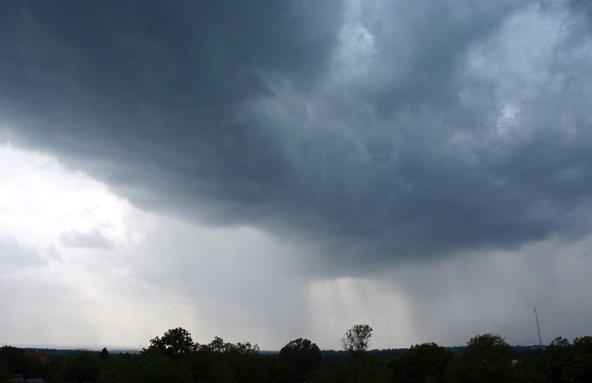 A gusty storm in Northwest D.C. during the early afternoon of Tuesday, June 21. (WTOP/Dave Dildine)