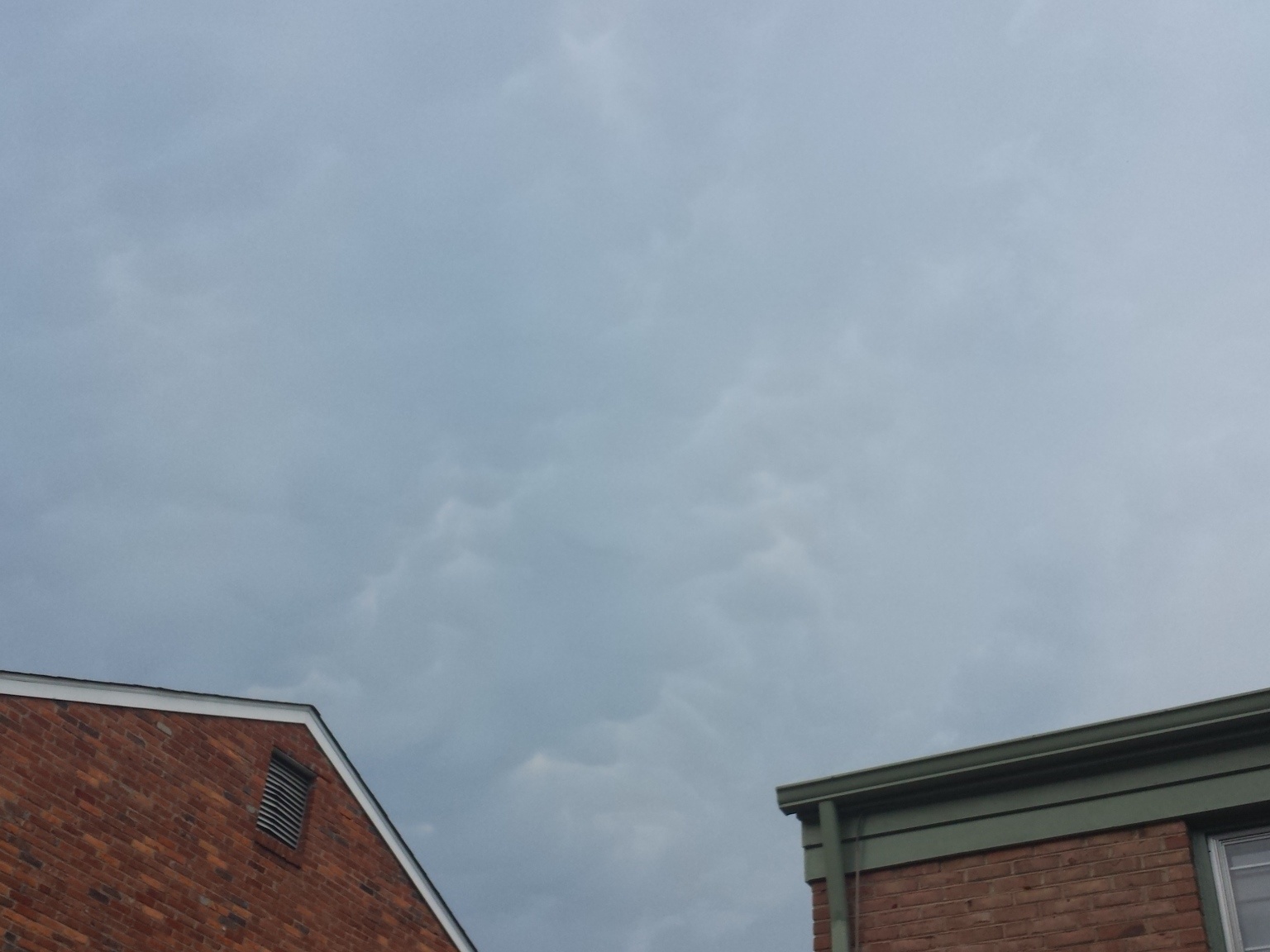 Mammatus clouds in advance of thunderstorm in Fairfax city on June 16, 2016. (WTOP/Matt Ritter)