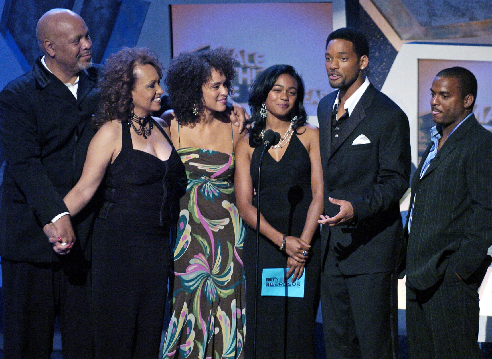 Host Will Smith, second from right, is joined by members of the original cast of the television comedy series "The Fresh Prince of Bel-Air" during the 5th annual BET Awards on Tuesday, June 28, 2005, in Los Angeles. (AP Photo/Chris Pizzello)