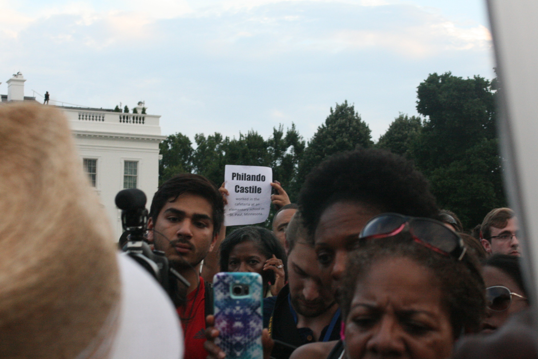 The crowd at the White House Thursday evening. (WTOP/Liz Anderson)