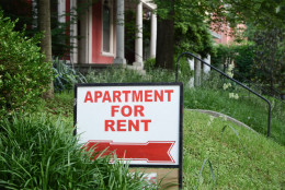 Apartment for rent sign displayed on residential street. Shows demand for housing, rental market, landlord-tenant relations. (Thinkstock)