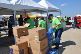Volunteers at the 2015 plane pull at Dulles International Airport. (Courtesy Virginia Special Olympics)