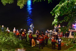 D.C. Fire and EMS search for a car that crashed into the Potomac River Saturday night near the Roosevelt Bridge with two occupants still trapped inside. (WTOP/Dave Dildine)