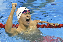 China's Sun Yang celebrates after winning the gold medal in the men's 200-meter freestyle final during the swimming competitions at the 2016 Summer Olympics, Monday, Aug. 8, 2016, in Rio de Janeiro, Brazil. (AP Photo/Martin Meissner)