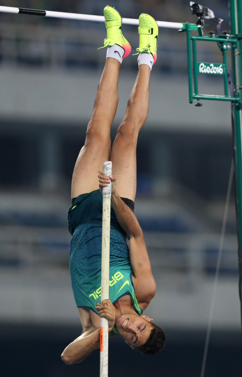Brazil's Thiago Da Silva competes in the final of the men's pole vault during the athletics competitions of the 2016 Summer Olympics at the Olympic stadium in Rio de Janeiro, Brazil, Tuesday, Aug. 16, 2016. (AP Photo/Lee Jin-man)