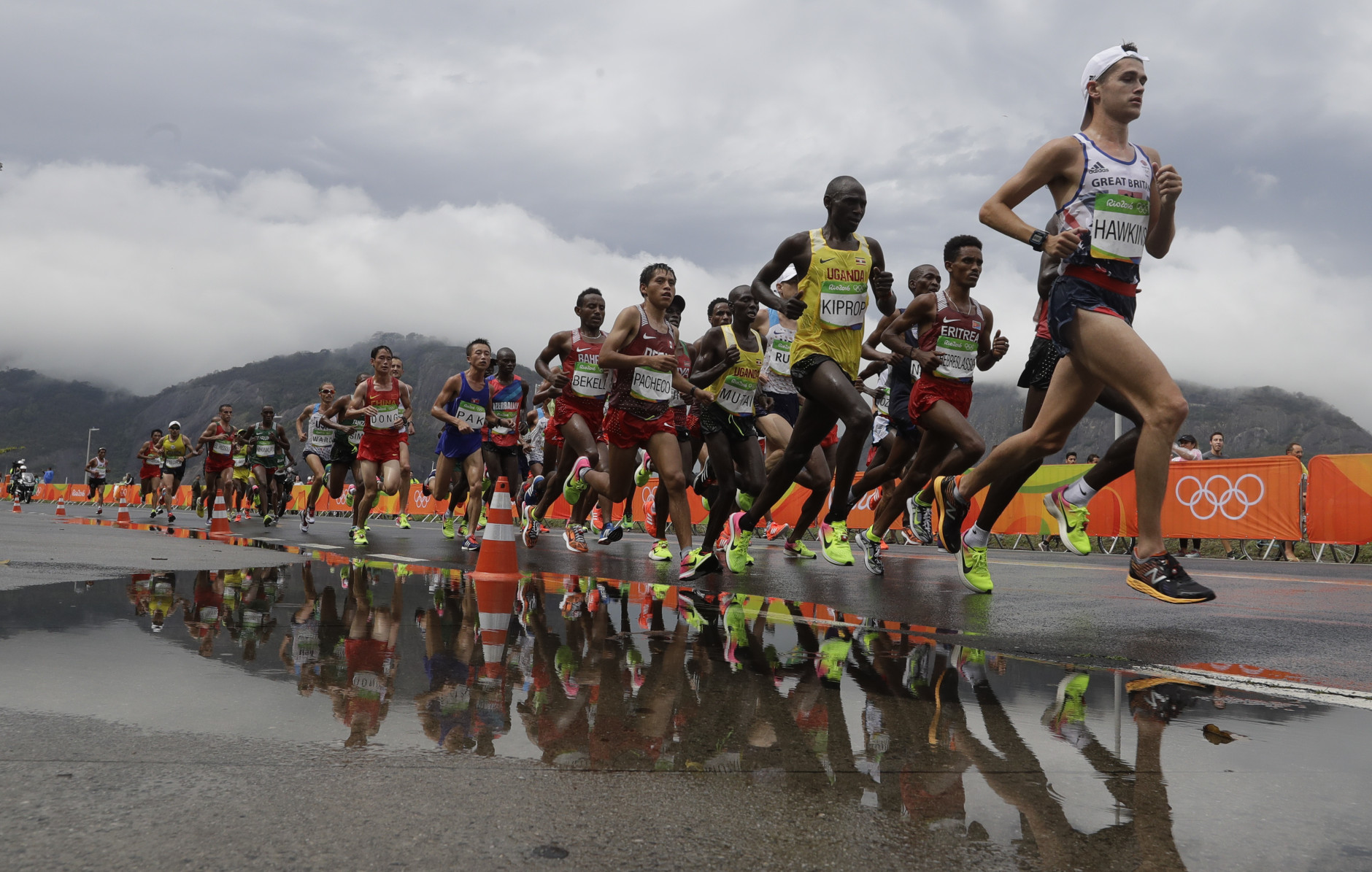 Athletes compete along the Guanabara bay and the Sugar Loaf mountain in the men's marathon at the 2016 Summer Olympics in Rio de Janeiro, Brazil, Sunday, Aug. 21, 2016. (AP Photo/Luca Bruno)