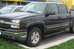 2004 Chevrolet pickup (full-size)
(Courtesy IFCAR via Wikimedia Commons)
