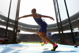 RIO DE JANEIRO, BRAZIL - AUGUST 18:  Ashton Eaton of the United States competes in the Men's Decathlon Discus Throw on Day 13 of the Rio 2016 Olympic Games at the Olympic Stadium on August 18, 2016 in Rio de Janeiro, Brazil.  (Photo by Alexander Hassenstein/Getty Images)
