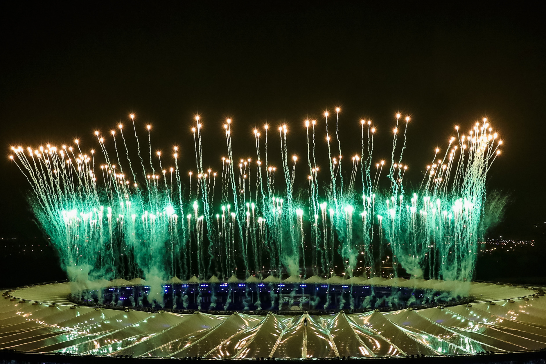 RIO DE JANEIRO, BRAZIL - AUGUST 21:  Fireworks explode during the Closing Ceremony 2016 Olympic Games at Maracana Stadium on August 21, 2016 in Rio de Janeiro, Brazil.  (Photo by Buda Mendes/Getty Images)