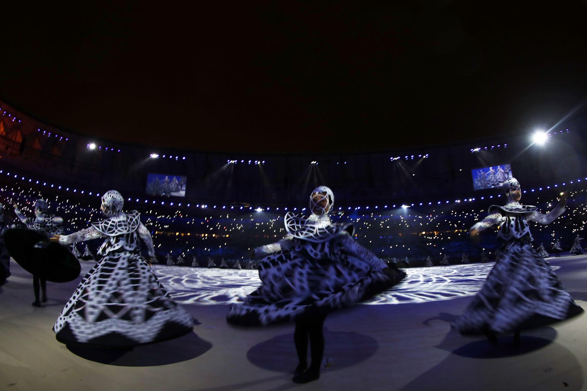 RIO DE JANEIRO, BRAZIL - AUGUST 21:  Dancers perform during the 'Lace Making' segment of the Closing Ceremony on Day 16 of the Rio 2016 Olympic Games at Maracana Stadium on August 21, 2016 in Rio de Janeiro, Brazil.  (Photo by Ezra Shaw/Getty Images)