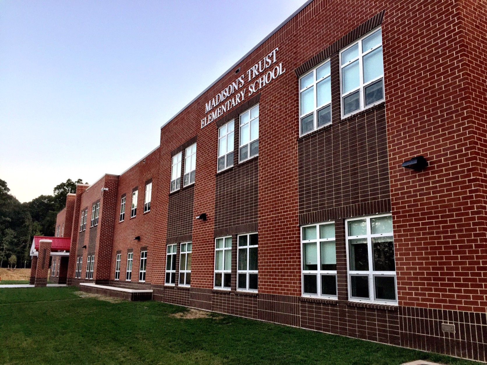 The new Madison's Trust Elementary School opened its doors Aug. 29, 2016. (WTOP/Neal Augenstein)