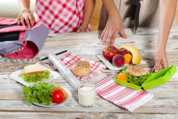 The key to preparing healthy school lunches is to give your kids options. (Thinkstock)