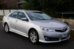 A 2014 Toyota Camry is seen in Victoria, Australia. (Courtesy OSX via Wikimedia Commons)