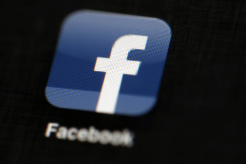 Facebook apologizes over ad-watching blunder