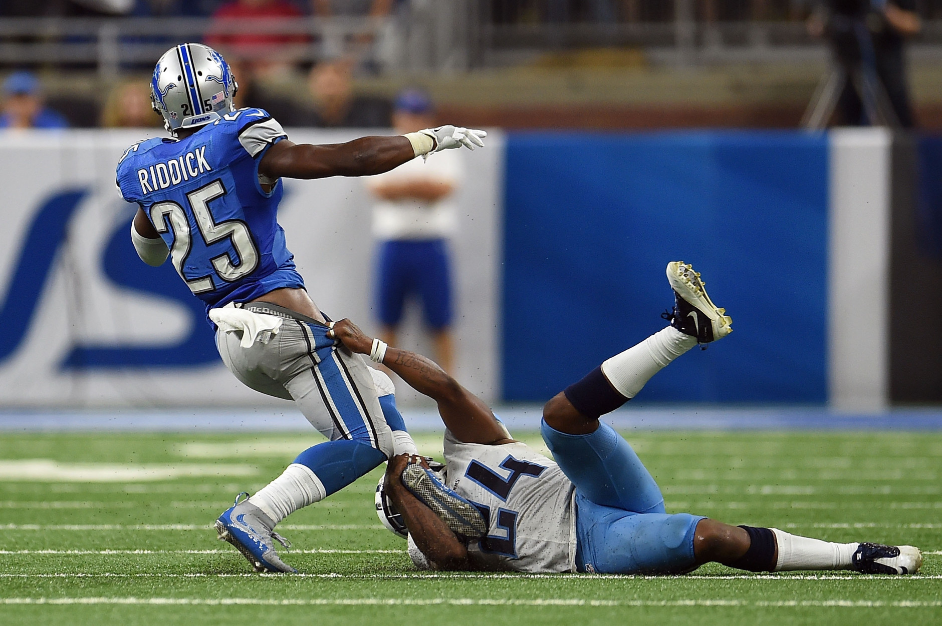 DETROIT, MI - SEPTEMBER 18:  Theo Riddick #25 of the Detroit Lions is brought down by Daimion Stafford #24 of the Tennessee Titans during a game at Ford Field on September 18, 2016 in Detroit, Michigan.  (Photo by Stacy Revere/Getty Images)