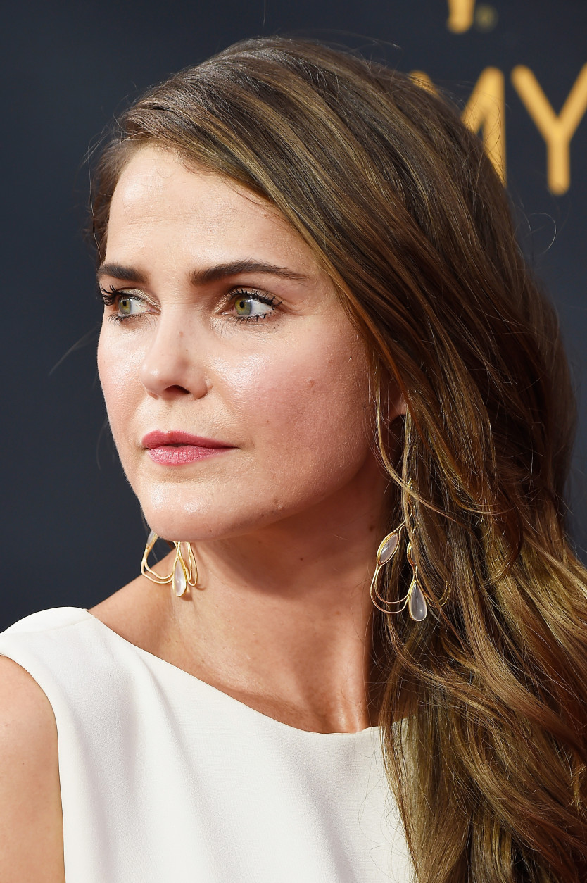 LOS ANGELES, CA - SEPTEMBER 18:  Actress Keri Russell attends the 68th Annual Primetime Emmy Awards at Microsoft Theater on September 18, 2016 in Los Angeles, California.  (Photo by Frazer Harrison/Getty Images)