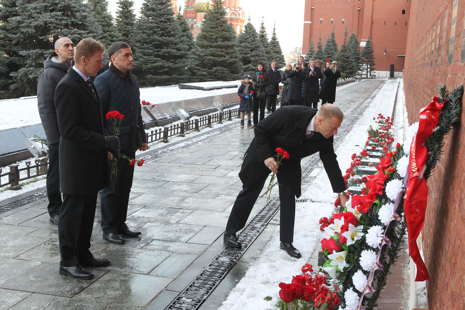 At the Kremlin Wall in Red Square in Moscow, Expedition 46-47 crewmember Tim Kopra of NASA lays flowers at the site where Russian space icons are interred in a ceremony Nov. 23. Looking on from left to right are backup crewmember Anatoly Ivanishin of the Russian Federal Space Agency (Roscosmos) and prime crewmembers Tim Peake of the European Space Agency and Yuri Malenchenko of Roscosmos. Peake, Malenchenko and Kopra will launch on Dec. 15 on the Soyuz TMA-19M spacecraft from the Baikonur Cosmodrome in Kazakhstan for a six-month mission on the International Space Station.
NASA/Seth Marcantel
