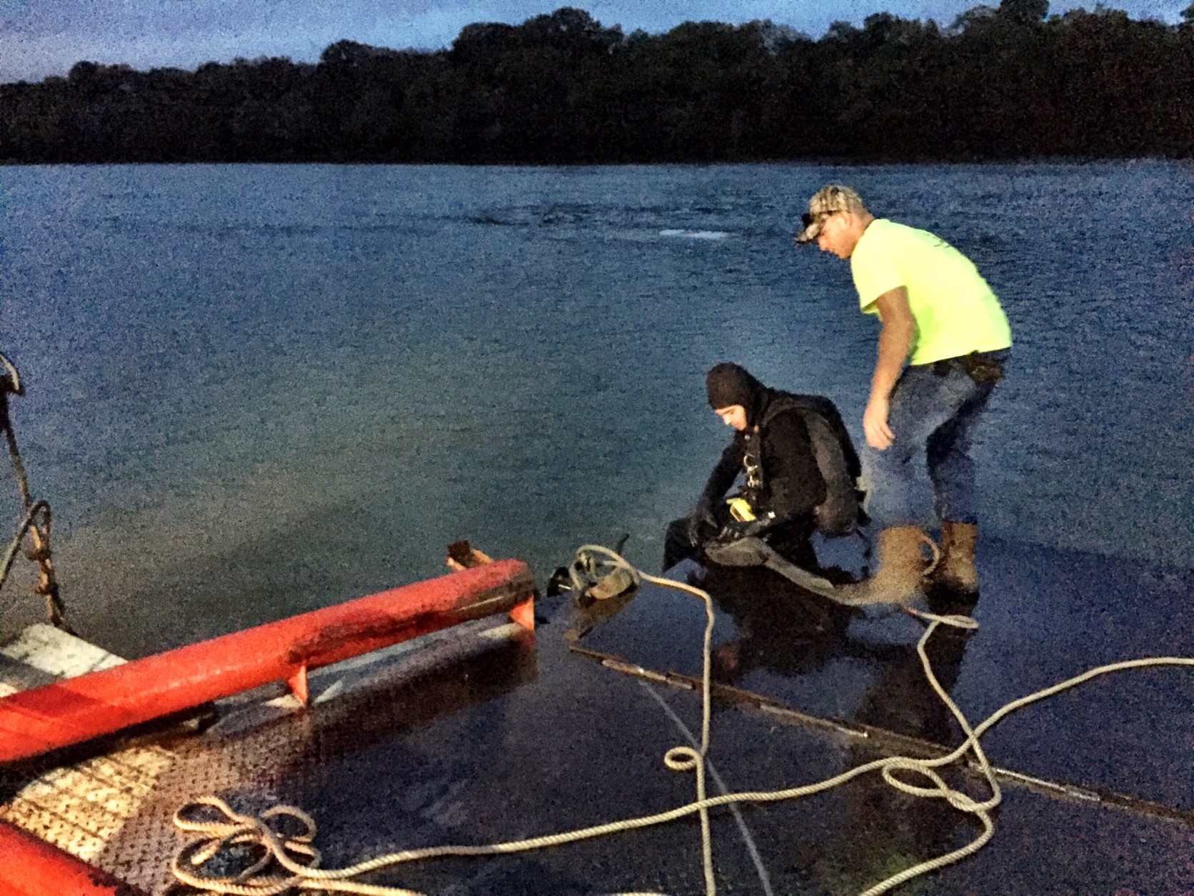 Police divers recover a car out of the water at Whites Ferry. (WTOP/Neal Augenstein)